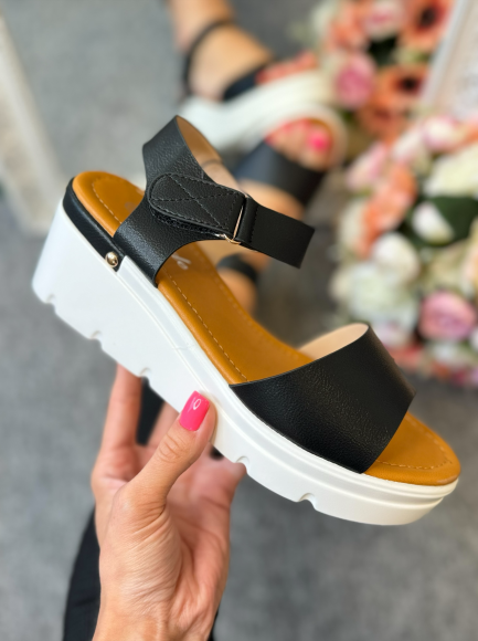 Sandales uz platformas