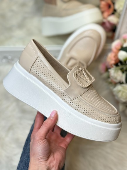 Kurpes uz platformas