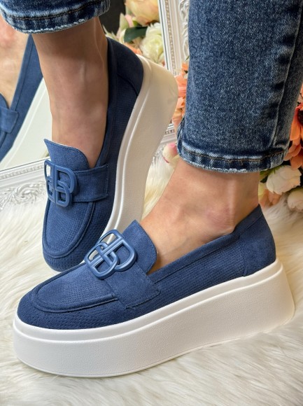 Kurpes uz platformas