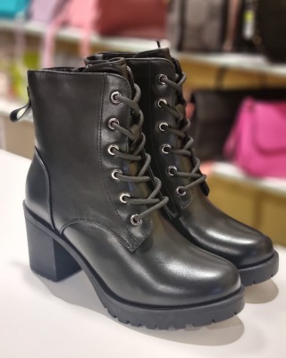 Puszābaki uz papēža