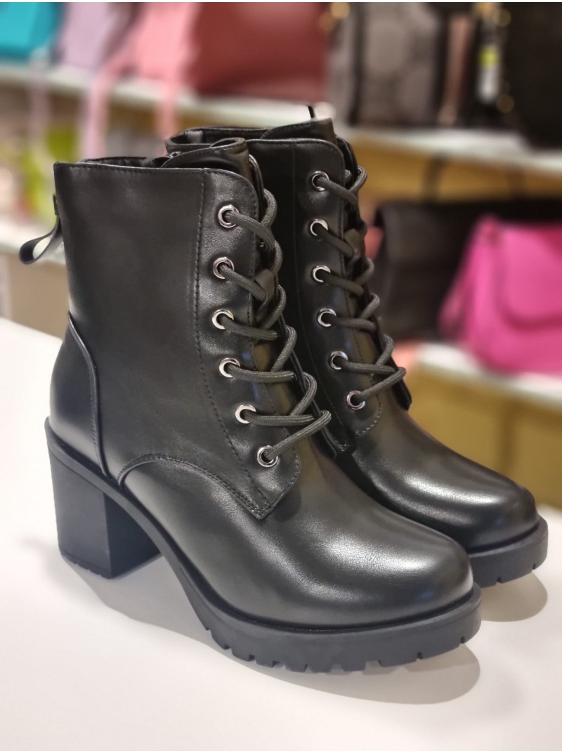 Puszābaki uz papēža