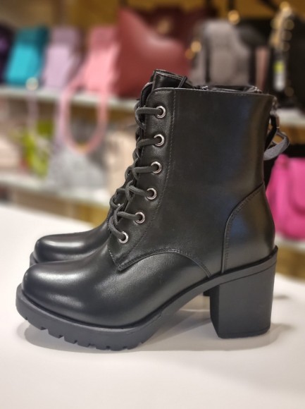 Puszābaki uz papēža