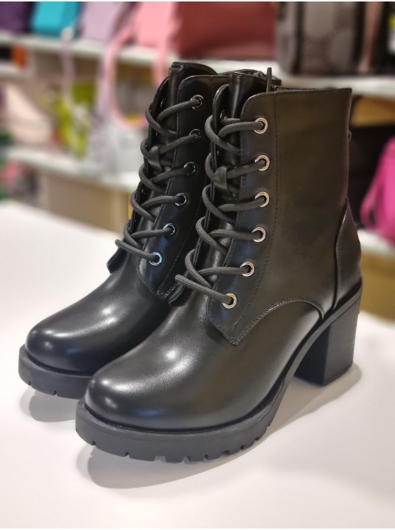 Puszābaki uz papēža