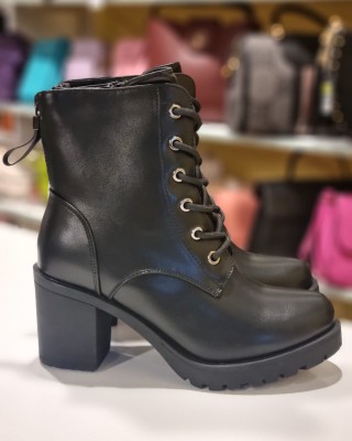 Puszābaki uz papēža