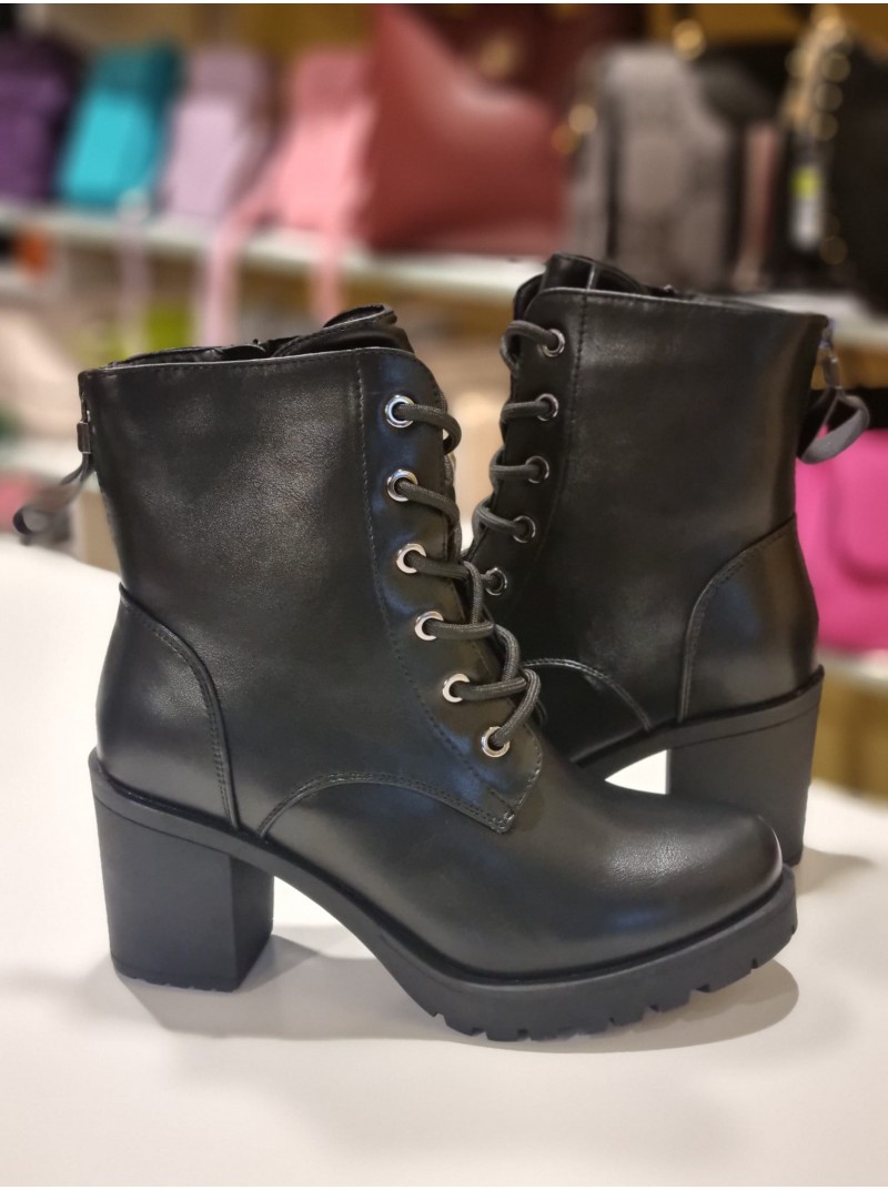 Puszābaki uz papēža