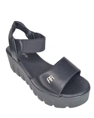 Sandales uz platformas