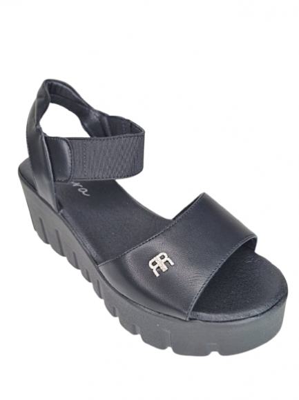 Sandales uz platformas