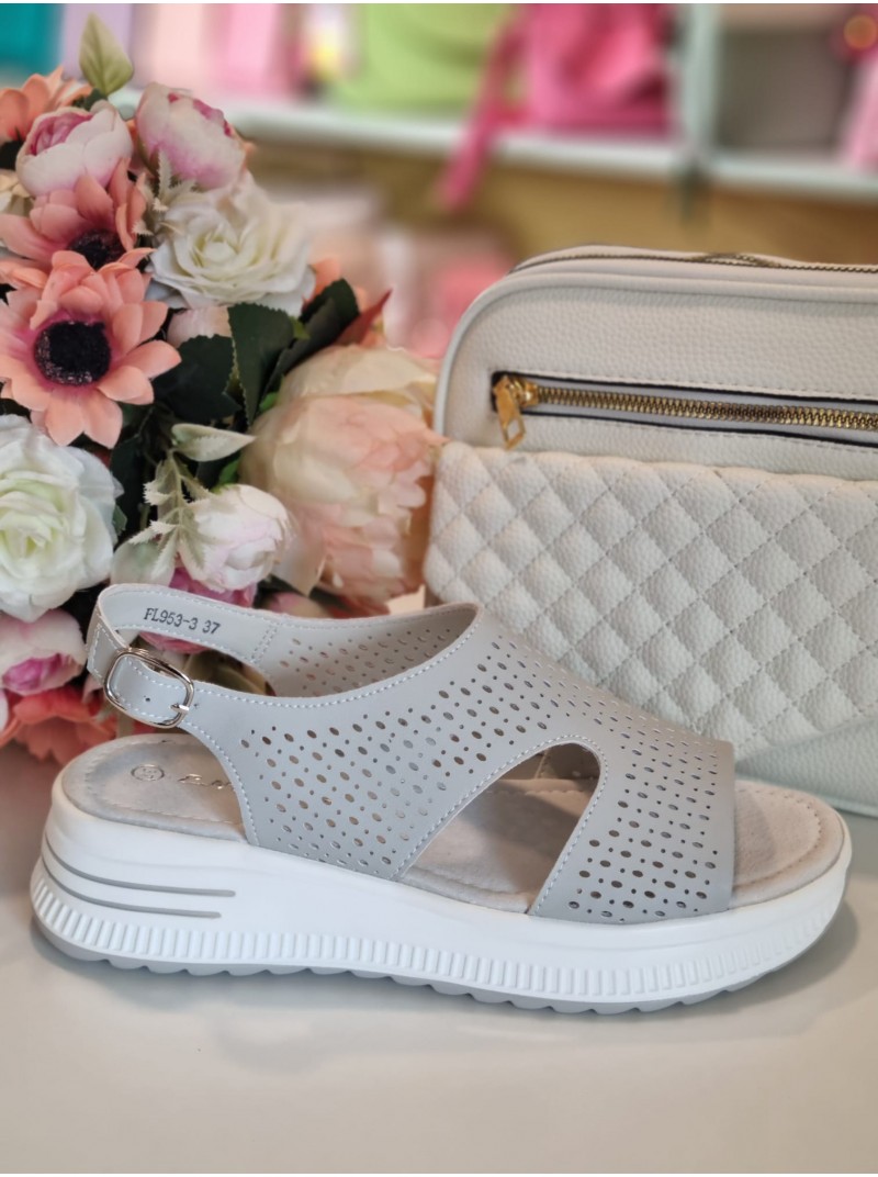 Sandales uz platformas