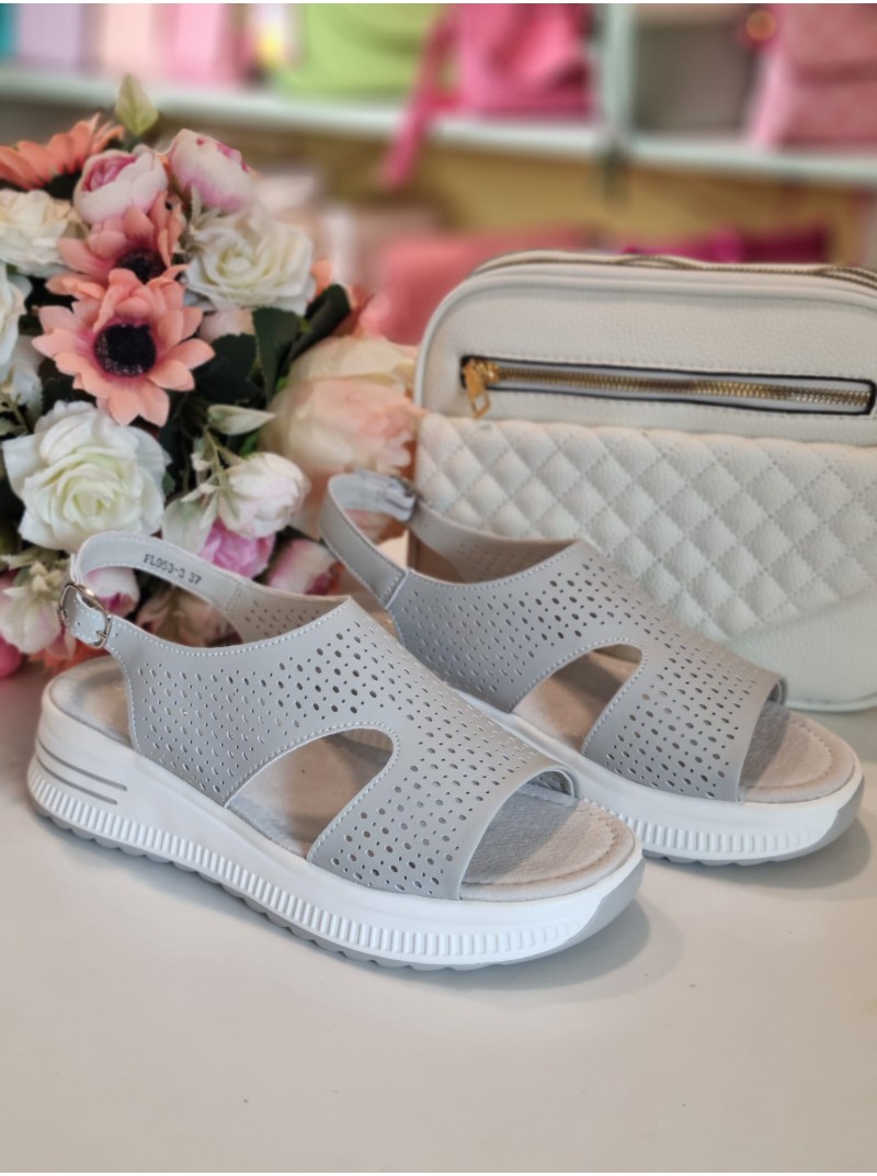 Sandales uz platformas