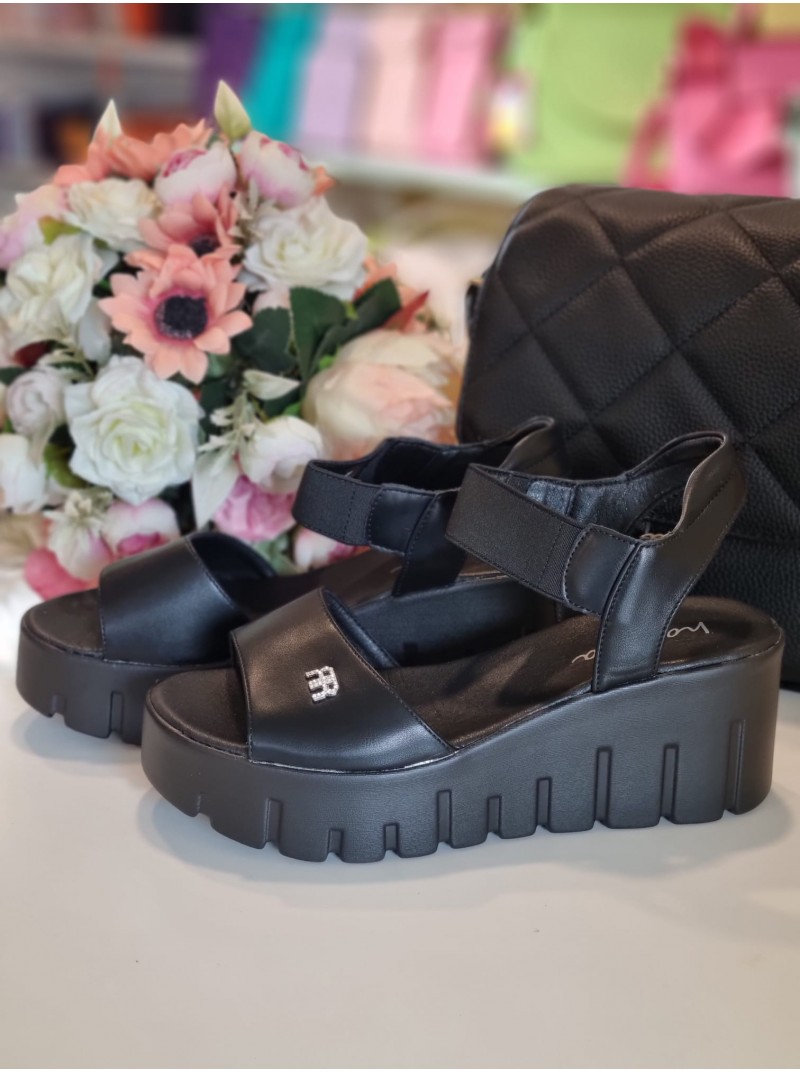 Sandales uz platformas