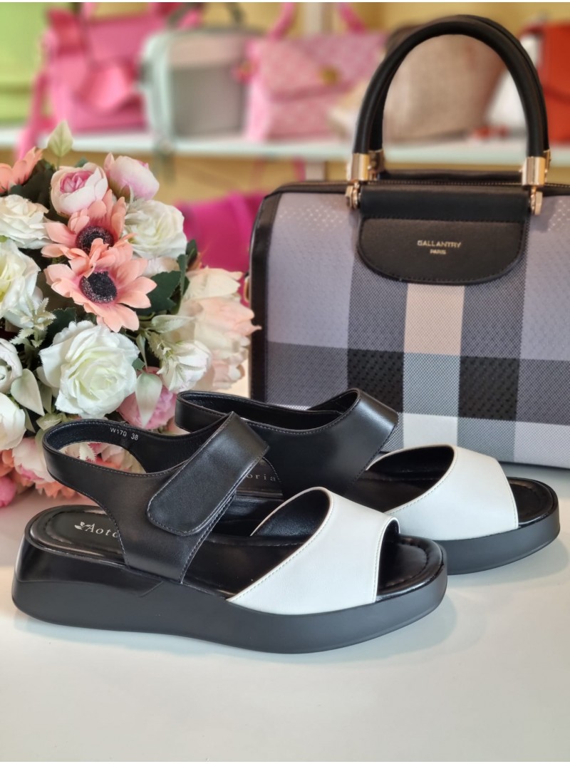 Sandales uz platformas