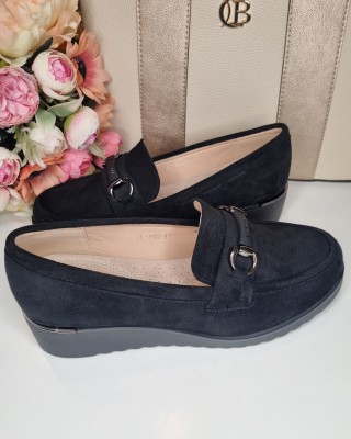 Slēgtās kurpes uz platformas