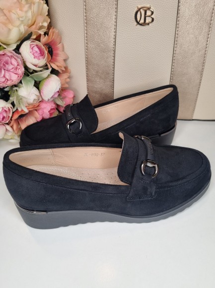 Slēgtās kurpes uz platformas