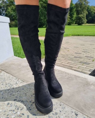 Garie rudens zābaki uz platformas