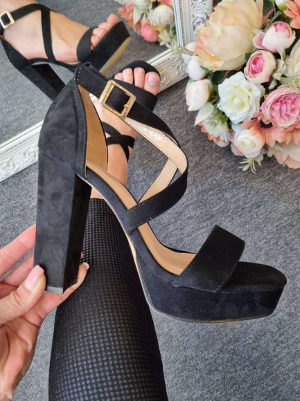 Augstpapēžu kurpes