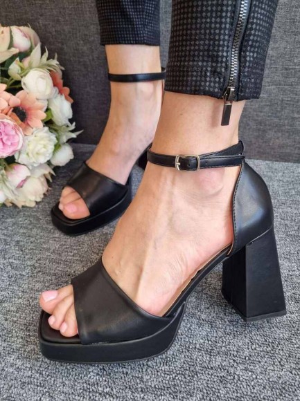 Augstpapēžu kurpes