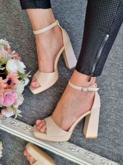 Augstpapēžu kurpes