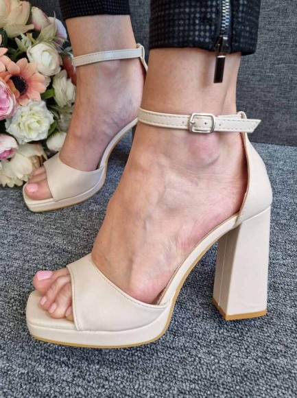 Augstpapēžu kurpes