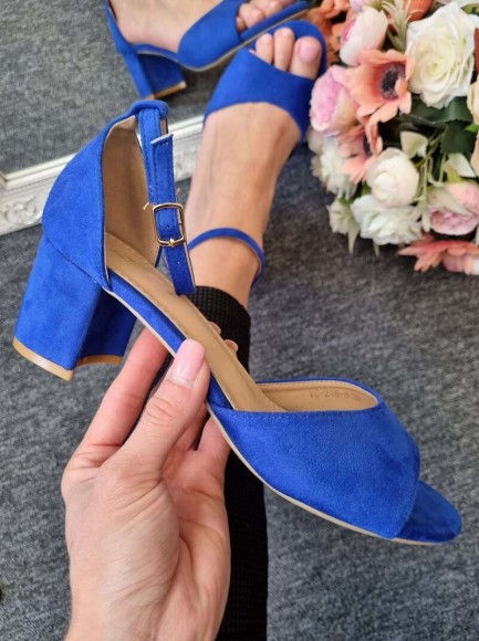 Sandales uz papēža